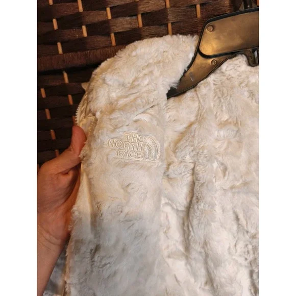 The North Face Kids White Puffer Jacket - Picture 5 of 11